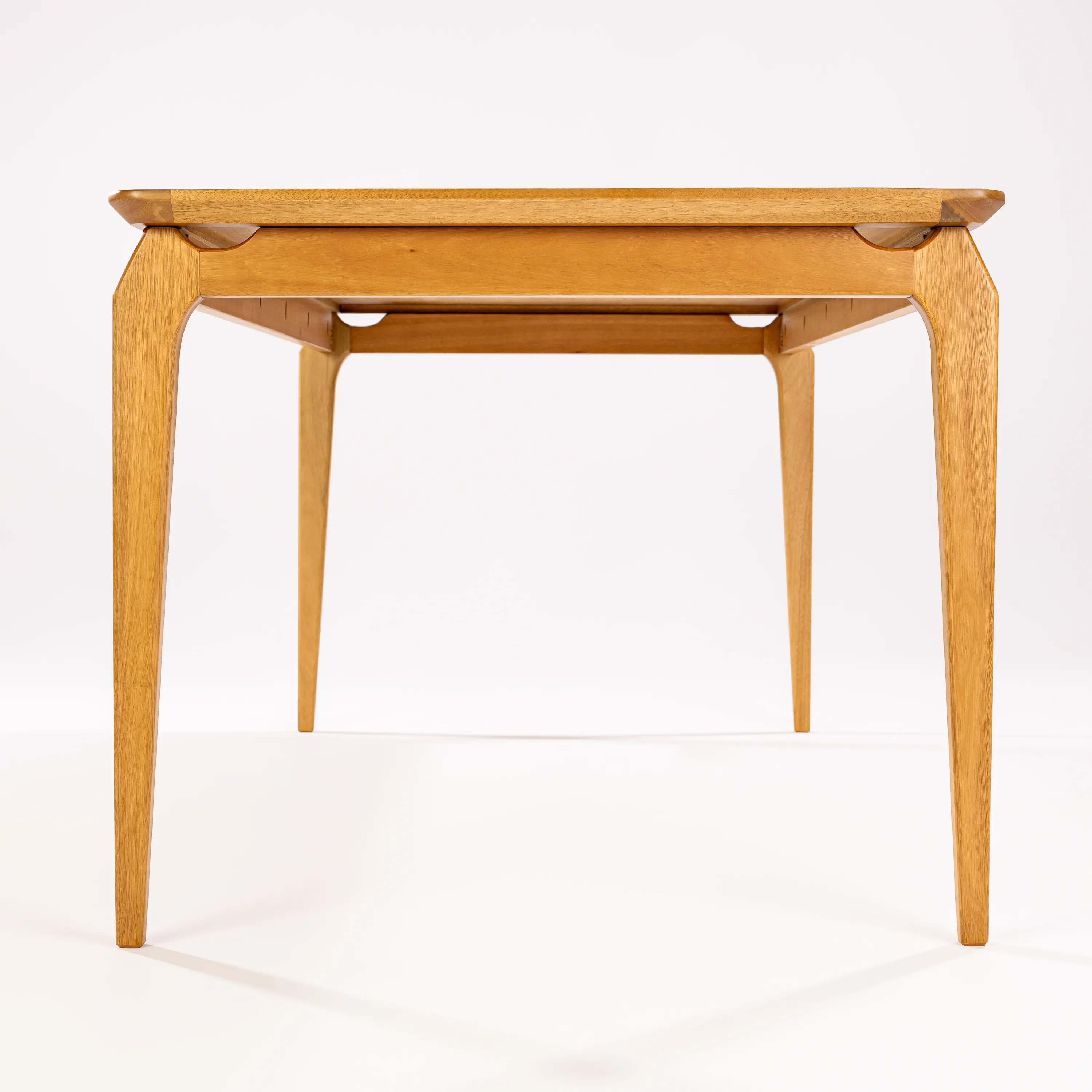 Mesa Retangular de Jantar Argos 1,40 x 0,90cm em Madeira - Tampo Vidro Off-White ou Fendi