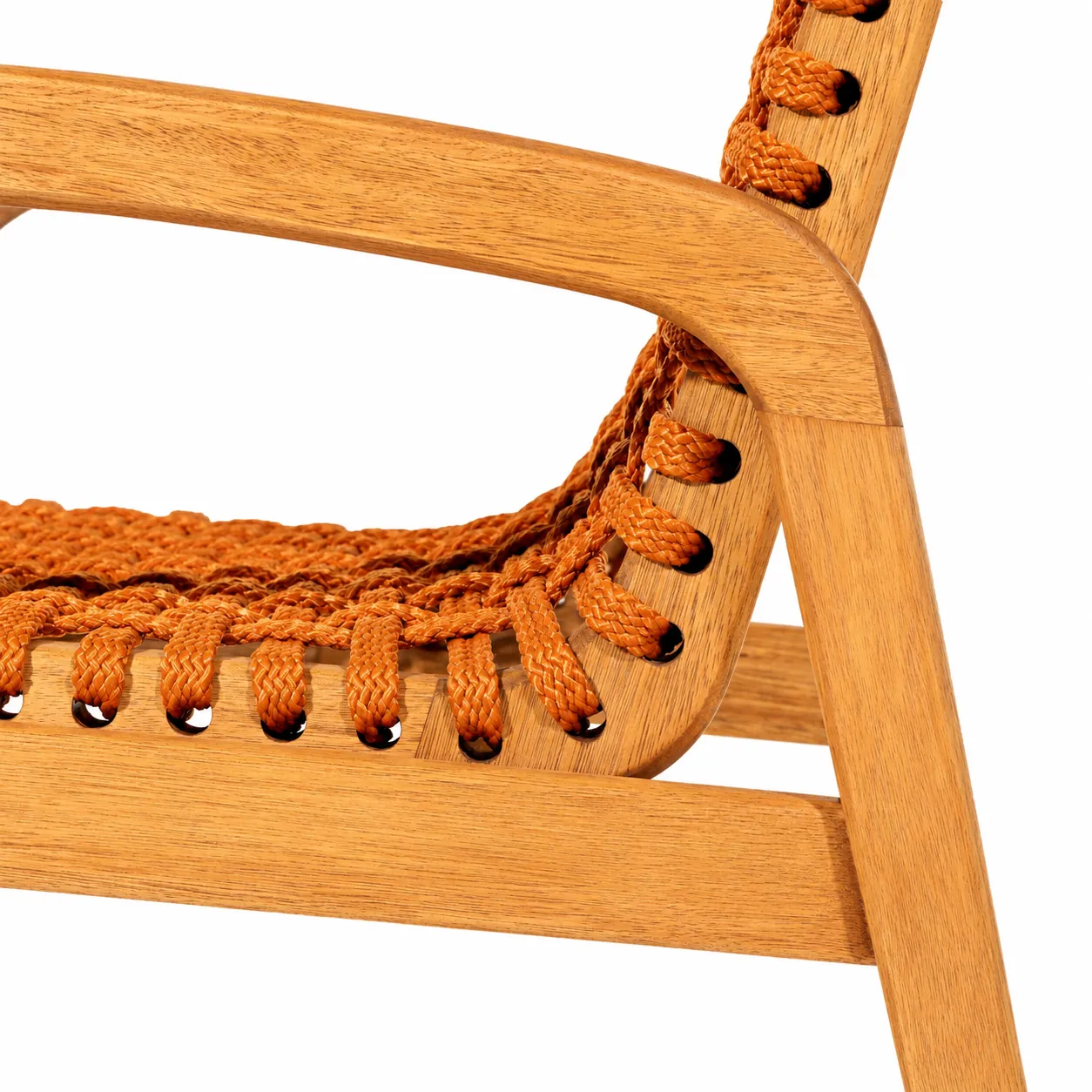 Cadeira Traço com Braço Em Madeira Natural E Corda Náutica Cor Terracota - Design Moderno