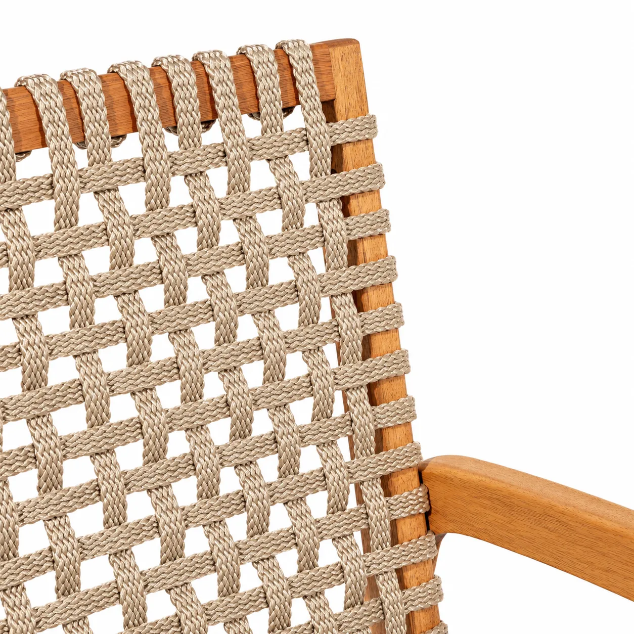 Cadeira Traço Com Braço em Madeira Natural e Corda Náutica Rami – Design Moderno