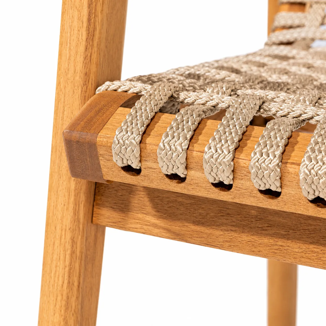 Cadeira Traço Com Braço em Madeira Natural e Corda Náutica Rami – Design Moderno