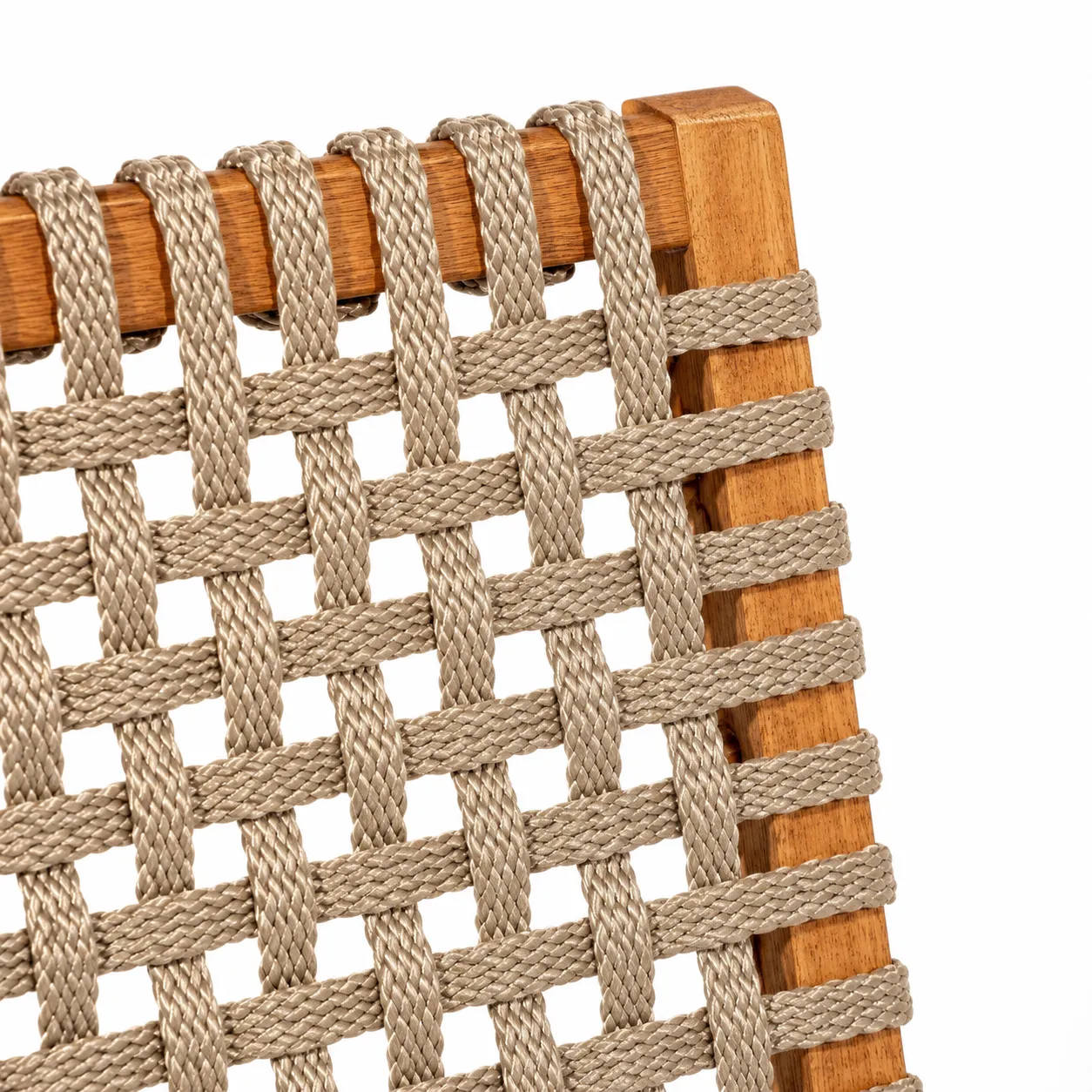 Cadeira Traço em Madeira Natural e Corda Náutica Rami – Design Moderno