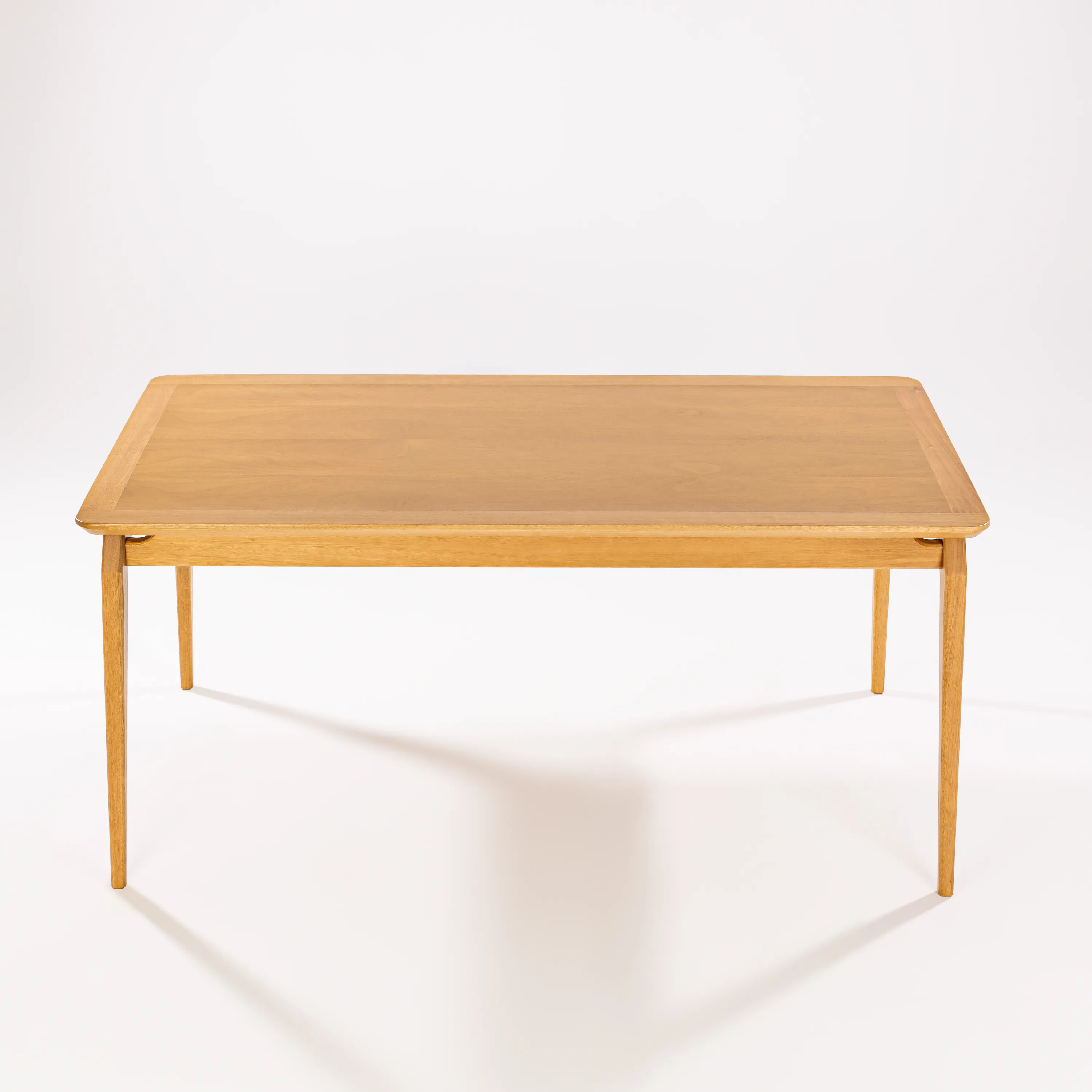 Mesa Retangular Argos 1,40 x 0,90 cm Tampo MDF e Madeira Eucalipto - Tampo Encabeçado