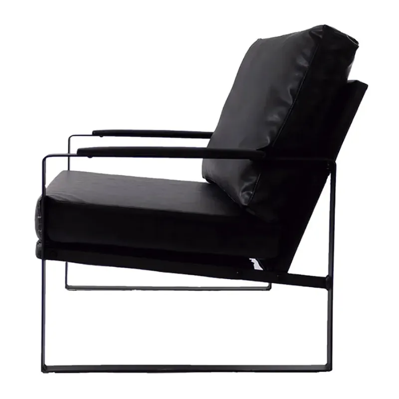 Poltrona Recepção Legacy PU Preta Com Base de Ferro