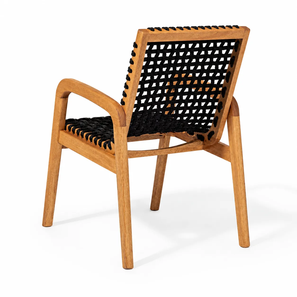 Cadeira Traço com Braço Em Madeira Natural E Corda Náutica Cor Preta - Design Moderno
